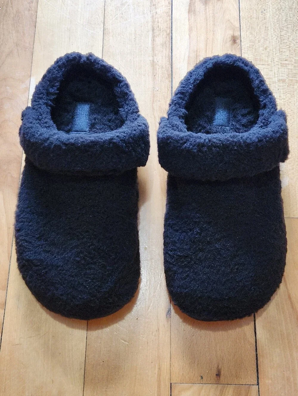 Crocs Classic Cozzzy Slipper in Black - W9 - Picture 4 of 11